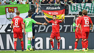 Sieht Rot in Wolfsburg: Leverkusens Giulio Donati (3.v.l.) © 2014 Getty Images