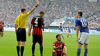 Platzverweis: Schmidt zeigt Schalkes Draxler (r.) Rot © imago/Jan Huebner