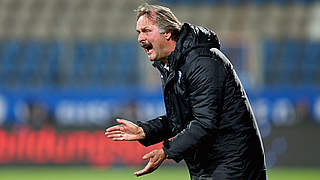 Will Kontakt zur Tabellenspitze halten: Bochum und Trainer Neururer © 2014 Getty Images