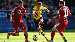 Schwerer Stand gegen den HSV: Dortmunds Nationalspieler Erik Durm (M.) © 2014 Getty Images