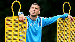 Gut gelaunt ins EM-Qualispiel gegen Polen: Lukas Podolski © 2014 Getty Images