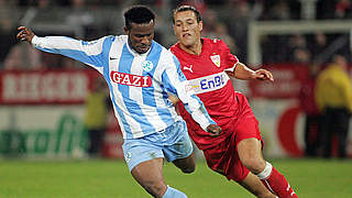 Spektakuläre Partie 2008: Die Kickers um Gambo (l.) trennen sich 4:4 vom VfB um Schieber © imago sportfotodienst