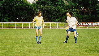 Spielt bereits seit 60 Jahren Fußball: Winfried Röscher (l.) © privat