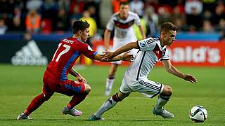 Lauffreudig: Joshua Kimmich (r.) im Spiel gegen Tschechien © 2015 Getty Images