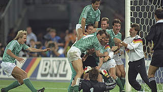 Und am Ende gewinnt Deutschland: DFB-Elf jubelt nach Elfmeterschießen gegen England © Getty Images