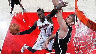 Platz da: Hier kommt Dennis Schröder. © Getty Images