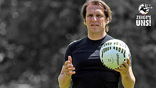 Der Ball ist sein Freund: Ex-Profi Michael Zeyer, Sportdirektor der Stuttgarter Kickers © imago