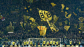 Bei BVB-Auswärtsspielen: Bis Ende 2015 sind große Fahnen verboten © 2015 Getty Images