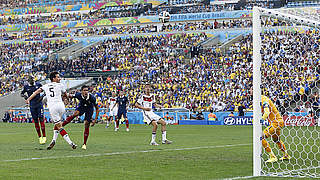 Das Tor zum WM-Halbfinale 2014: Mats Hummels (2.v.l.) trifft per Kopf gegen Frankreich © imago/ActionPictures