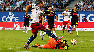 Startschuss zum Schlussspurt: Lasogga (l.) gleicht für den HSV aus © 2015 Getty Images