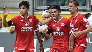 Mainz 05 off the mark for the season with a 2-1 win away at Gladbach © 