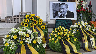 Trauerfeier in Stuttgarter Domkirche St. Eberhard: Gedenken an Gerhard Mayer-Vorfelder © AFP/GettyImages