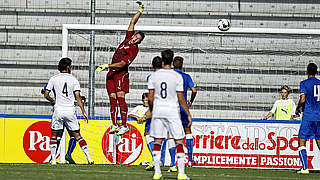 Italien U 20 - Deutschland U 20 0:2 (0:1): Für Italiens Schlussmann Gollini ist der Schuss von Marvin Stefaniak (nicht im Bild) nicht zu halten © 2015 Getty Images