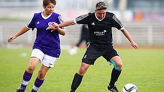 Tennis Borussia Berlin - SV Dirmingen 0:1 - Barbara Holz (r.) vom SV Dirmingen im Zweikampf mit Elke Anaskewitz © 2015 Getty Images