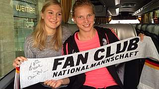 Heimelig: Fan und Nationalspielerin im Mannschaftsbus © Fan Club Nationalmannschaft