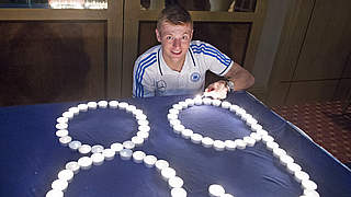 Symbolischer Akt im Teamhotel: Kroos feiert Lichtfest © DFB