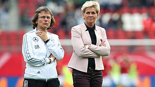 Mit 26 Spielerinnen zum Lehrgang nach Grassau: Silvia Neid (r.) mit Ulrike Ballweg © 2015 Getty Images