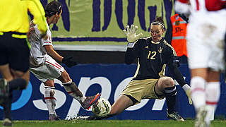 Duell vom Februar 2012: Almuth Schult (r.) hält gegen Arzu Karabulut © 2012 Getty Images