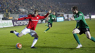 Zweikampf im Preußenstadion: Rostocks Ahlschwede (l.) und der Münsteraner Heitmeier © 2015 Getty Images