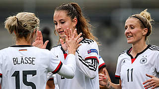 Torschützin und Vorlagengeberin: Anne Blässe (l.) und Sara Däbritz (r.) © 2015 Getty Images