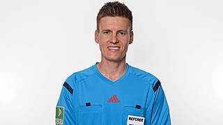 Leitet den Auftakt zum elften Spieltag: FIFA-Referee Daniel Siebert aus Berlin © 2015 Getty Images