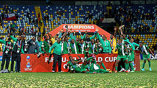 Zum fünften Mal U 17-Weltmeister: Das Team von Titelverteidiger Nigeria jubelt © FIFA/FIFA via Getty Images