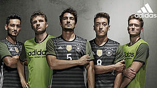 The new away shirt can be turned inside and worn as a bib.  © DFB