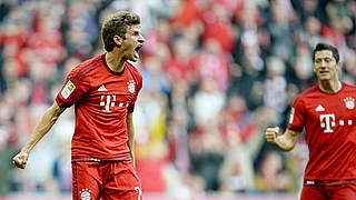 Mit seinem nächsten Tor im Bayern-Dress in den FCB-Top Ten: Thomas Müller (l.) © 2015 Getty Images