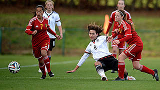 Dritter Sieg im dritten Saisonspiel: die U 15-Juniorinnen um Kapitänin Lena Sophie Oberdorf (2.v.r.) beim 1:0 (0:0) in Belgien © 2015 Getty Images