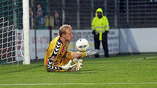 Held in Havelse: St. Paulis Keeper Brodersen pariert gleich zwei Elfmeter © imago/objectivo