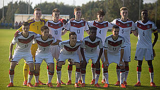 Auftakt ins Winterturnier: Die deutschen U 18-Junioren posieren für das Mannschaftsfoto vor ihrem ersten Spiel beim Vier-Nationen-Turnier in Israel  © 2015 Getty Images