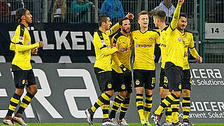 Marco Reus puts BVB 1-0 against Gladbach © 2016 Getty Images For MAN