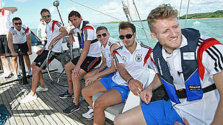 Abschalten bei der WM 2014 in Brasilien: Schürrle, Götze (v.r.) und Co. beim Segeltörn © 2014 Pool