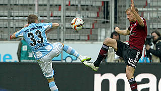 Umkämpftes Derby: Hanno Behrens (r.) und der 1. FC Nürnberg setzen sich durch © imago/Zink