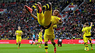 Duell um die Torjägerkrone: Aubameyang (21 Tore) bleibt an Lewandowski (22) dran © 2016 Getty Images