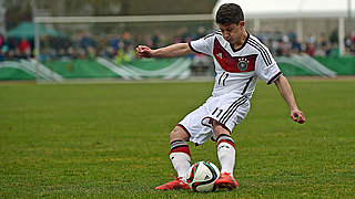 Mit Hamburgs U 19 im Duell gegen Hannover: U-Nationalspieler Mats Köhlert © 2015 Getty Images