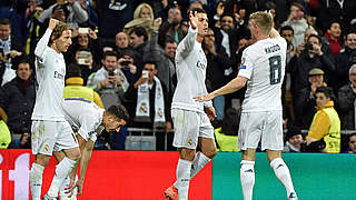 Jubel in Madrid: Toni Kroos freut sich über den Treffer von Teamkollege Ronaldo © GERARD JULIEN/AFP/Getty Images