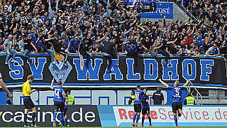 Südwest: Mannheim feiert Derbysieg gegen Kickers Offenbach © imago/Jan Huebner