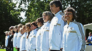 Nächste Standortbestimmung in England Ulrike Ballweg (r.) und ihr Trainerteam © 2015 Getty Images