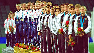 Premiere in Bronze: das deutsche Frauen-Nationalteam (v.) bei der Siegerehrung © Getty Images