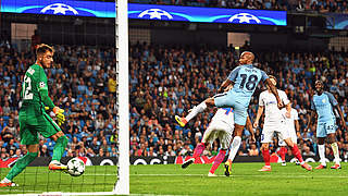 Siegtreffer: Fabian Delph (Nr. 18) köpft zum 1:0 für Manchester City gegen Steaua ein © Getty Images