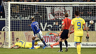 Entscheidender Moment: Choupo-Moting (2.v.l.) trifft zur Schalker Führung © Getty Images