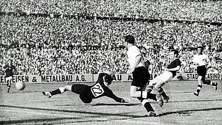 Achtmal bezwungen, am Ende Weltmeister: Torwart Heinz Kwiatkowski 1954 © AFP/Getty Images