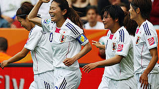 Traf dreifach für Japan: Homare Sawa (M.) © Bongarts/GettyImages