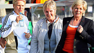 Treffen auf die Bundesliga-Trainer: Doris Fitschen, Tina Theune und Silvia Neid (v.l.) © Bongarts/GettyImages