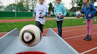 Beim 4. Aktionstag auf den Mini-Spielfeldern: Spaß am Fußball ist die Hauptsache © Bongarts/GettyImages