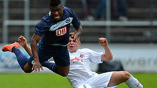 Kampf um jeden Ball: Titelverteidiger 1. FC Köln gegen Hertha BSC © Bongarts/GettyImages