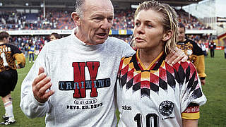 WM-Finale 1995: Trainer Gero Bisanz und Silvia Neid, damals noch Spielerin © Bongarts/GettyImages
