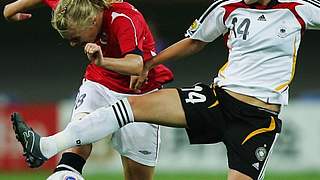 Simone Laudehr (r.) im Spiel gegen Norwegen ©  Bongarts/GettyImages
