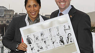 Ballgefühl: OK-Präsidentin Steffi Jones und US-Botschafter Philip D. Murphy © Boris Streubel
